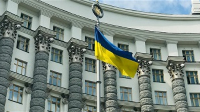 В Україні можливі затримки із виплатою зарплат та пенсій