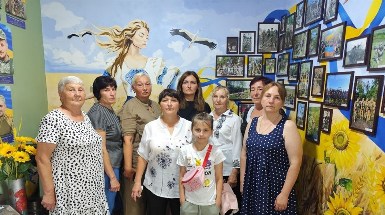 Як зберегти пам’ять про Героїв: родини загиблих із Дмитрівки переймають досвід Знам’янки Другої