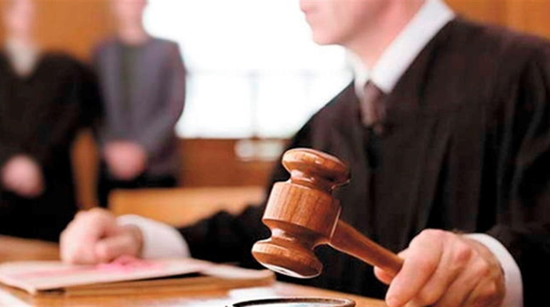 Суд не задовольнив позов вчительки про незаконність відсторонення через відсутність щеплення