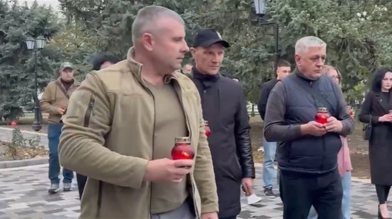 У Генічеську сумують за Леонтьєвим, а в Новій Каховці співають українські пісні