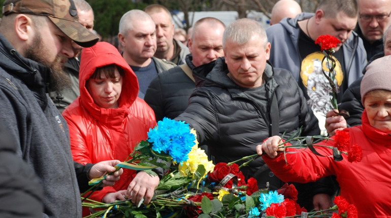 У Шостці провели в останню путь майстра-сержанта Ігоря Лакозу