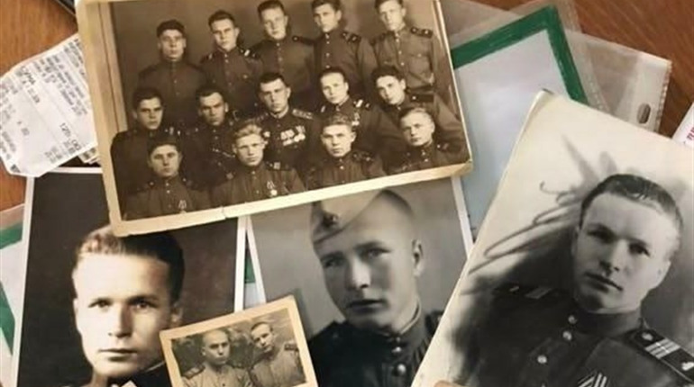 Троє сватівчан привітали фронтовика зі Сватового з Днем перемоги. Він вже 15 років живе один