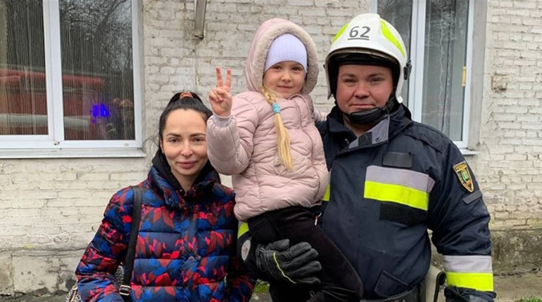 Пожежа у Добропіллі: вогнеборці врятували трьох людей