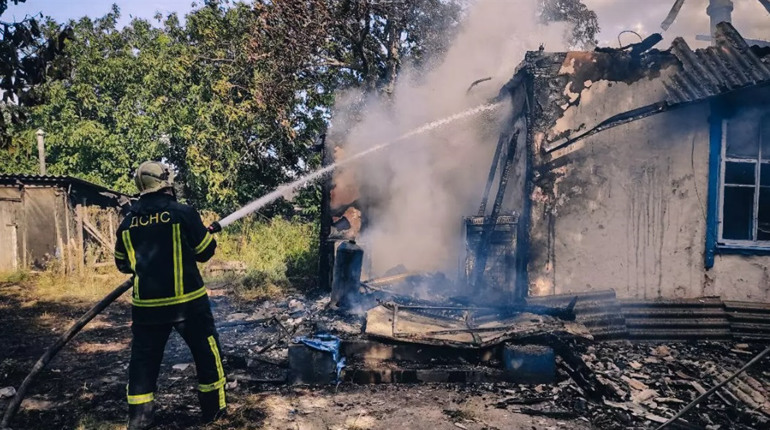 На Фастівщині під час пожежі в селі Пилипівка врятували літню жінку