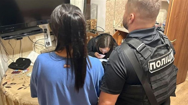 Пропонувала високооплачувану роботу жінкам у скруті: в Одесі викрили 24-річну сутенерку