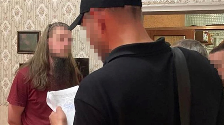 Наводив ракетні удари по Житомирщині та планував розстріл місцевих: СБУ затримала зрадника