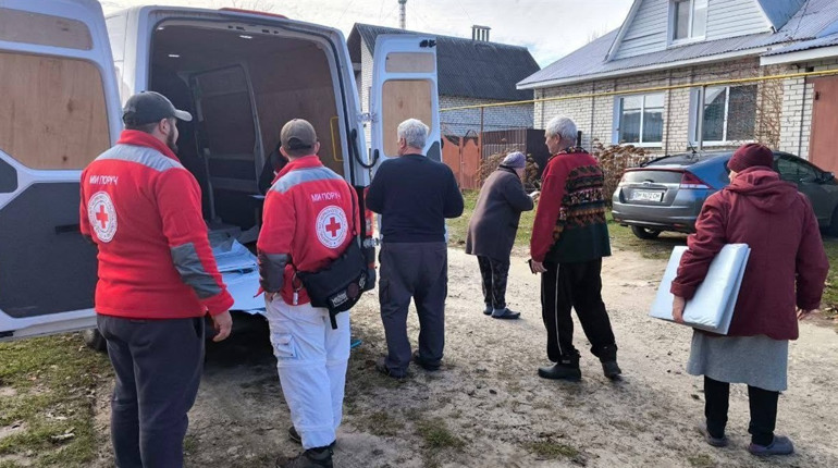 У Шостці внаслідок ворожого авіаудару пошкоджено 12 будинків (фото)