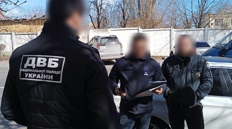 На Одещині правоохоронці вимагали і викрадали гроші у наркоторговців: заробили 4,6 млн грн