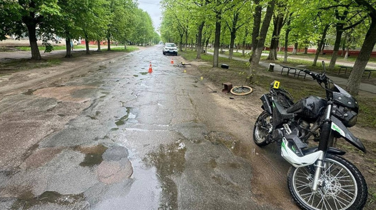 У Шостці 15-річний мотоцикліст збив пенсіонерку на велосипеді: триває слідство