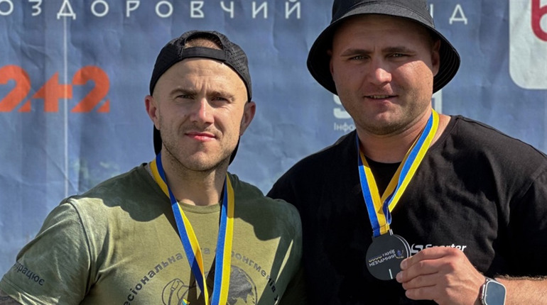 Рятувальники з Південноукраїнська стали чемпіонами Києва зі стронгмену серед військових