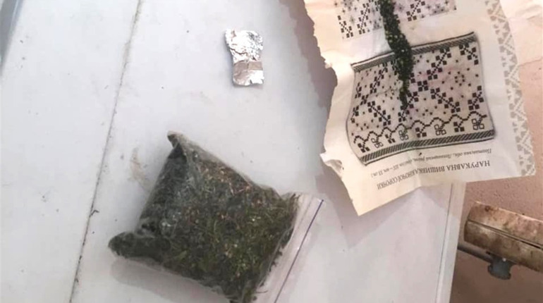 У жителя села Леонівки Кагарлицького району поліцейські знайшли наркотики