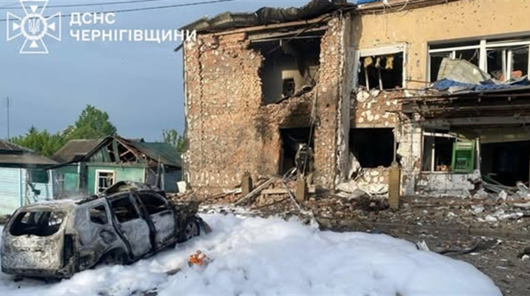 Ракетний удар по Прилуках і атаки дронів: за добу росіяни били по Чернігівщині ракетами та БпЛА