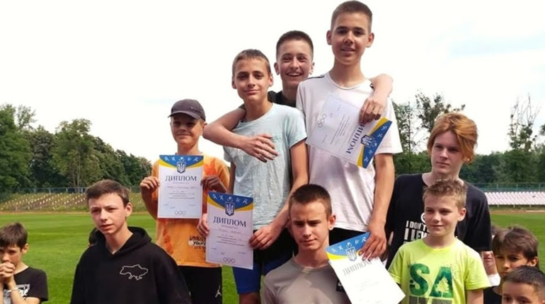 Команда юнаків Червоноградської ДЮСШ №2 стала чемпіоном області з естафетного бігу