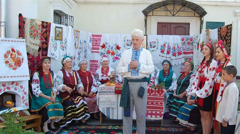 Народний аматорський обрядово-фольклорний ансамбль “Калина” співає в Долинській вже 40 років