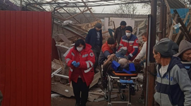 У селі Широка Балка вибухнув приватний будинок. З-під завалів дістали чоловіка. Що трапилося