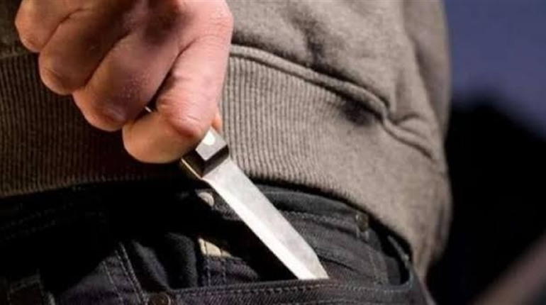 Вбивство на Звягельщині: чоловік кілька разів вдарив ножем знайомого