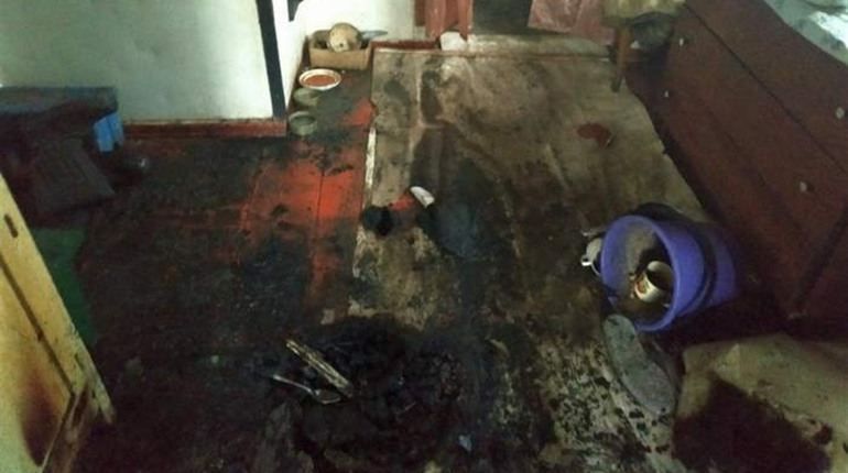 У Сватовому у пожежі загинув пенсіонер. Його з власного будинку витягнув сусід