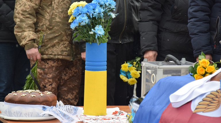 Навіки 33... Нетішинська громада попрощалася із Героєм Дмитром Кирилюком