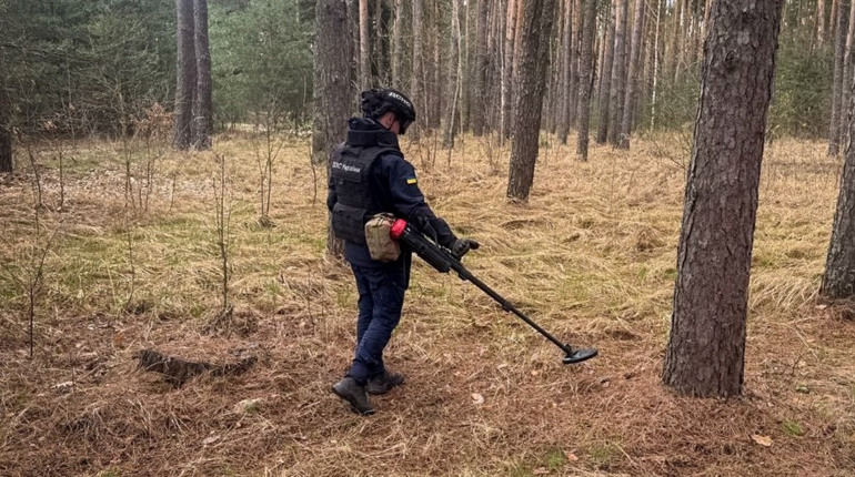 Чернігівщина під вогнем: атаковано чотири громади, за добу виявили 78 вибухонебезпечних предметів