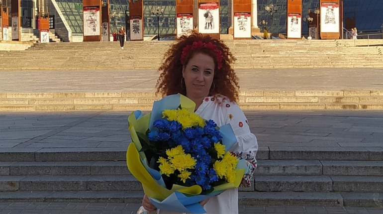 Талановита землячка Віолетта Кравченко пише вірші про війну та наших захисників