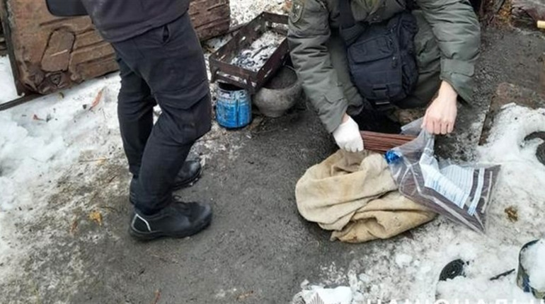 Поліція вилучила на Чернігівщині у мешканця наркотики та боєприпаси. Подробиці