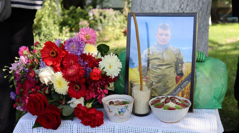 Первомайська громада простилася з Радучичем Олексієм — захисником України