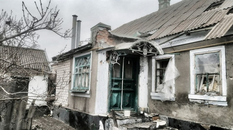 Армія рф на Херсонщині атакувала житлові квартали: пошкоджені багатоповерхівки, автівка