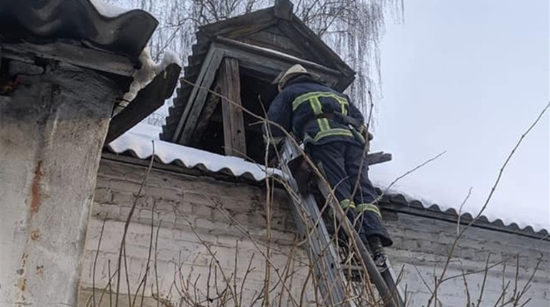Намагалися зігрітися у мороз: на Лозівщині горіли сторожка та покинутий будинок