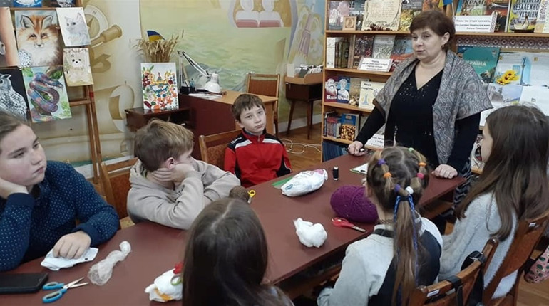 У дитячій бібліотеці для учнів провели патріотичну годину