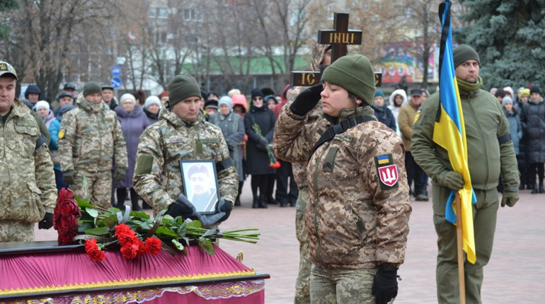 Боляче думати, важко говорити. Южноукраїнська громада провела в останню путь Євгена Василенка