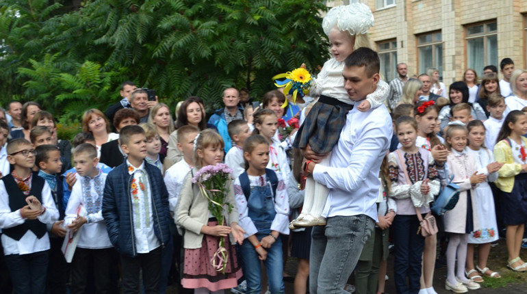 У Чорткові першого вересня дзвінкоголосо виспівували шкільні дзвоники
