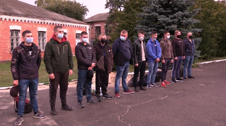 Осінній призов: перша десятка добровольців відправилась на службу