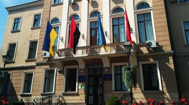 У Тернополі обмежили допуск до органів місцевої влади та ввели обов’язкову вакцинацію держслужбовців