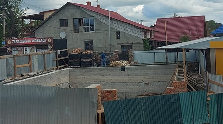 Автостанція в смт Товсте, що на Чортківщині: факти і реальність