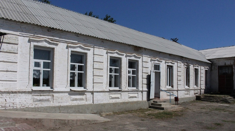 Аудитории без мебели и ремонта заставили паниковать родителей терпеньевских школьников