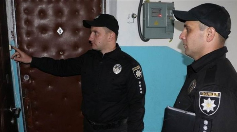 У Гайшині скаржилися на п'яного чоловіка, а в Переяславі – на шумного сусіда: хроніка поліції