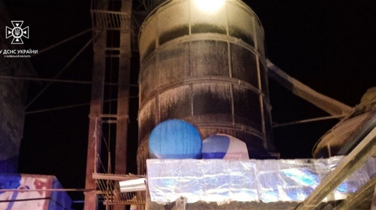 Пожежники на Переяславщині врятували від вогню будівлю зерносушарки: де саме сталося загорання?