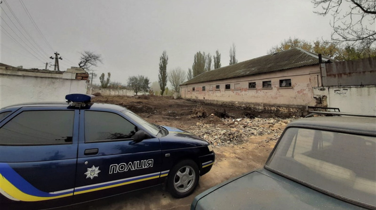 Чому біля біляївської поліції знесли паркан колишньої військової частини: що там будують? 