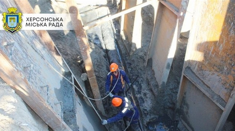 Аварія колектора в Таврійському мікрорайоні Херсона: водоканал повідомляє, як тривають роботи