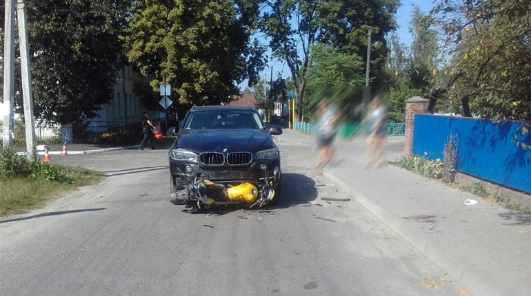 У Володимирці мотоцикліст потрапив під колеса позашляховика