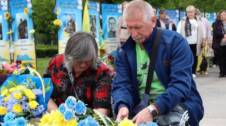 У Нетішині у День Героїв вшанували загиблих захисників