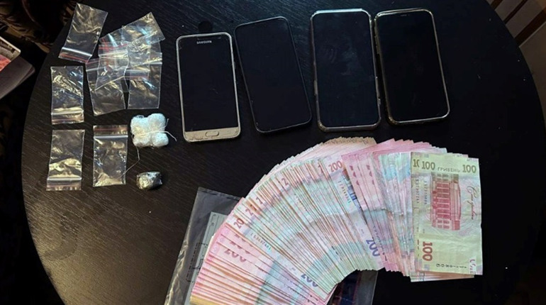 У Херсоні затримали групу наркоторгівців: вони за місяць «заробляли» близько 400 тисяч гривень