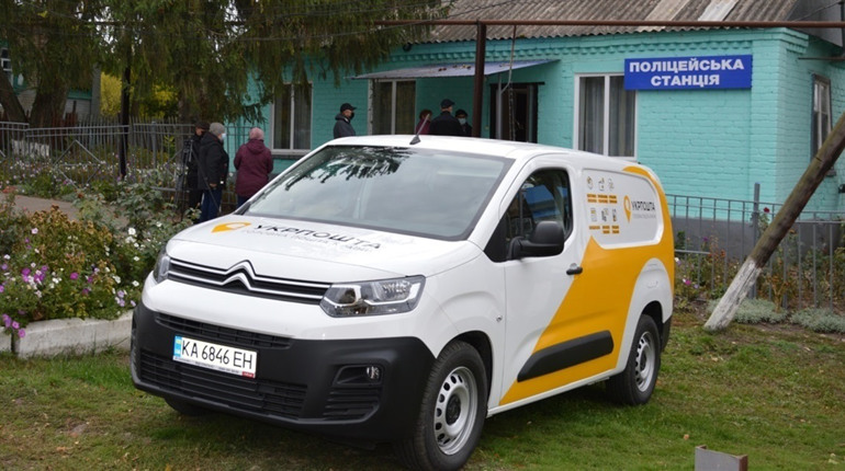 У Сватівському районі запрацювали пересувні поштові відділення: що про це думають жителі Коломийчихи