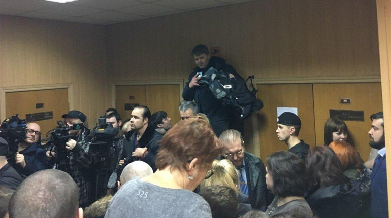 Сватівському моряку можуть продовжити термін арешту до 6 квітня. У Москві у ці хвилини читають вирок