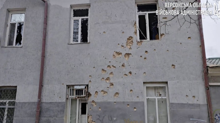 Протягом доби армія рф випустила по Херсонщині 392 снаряди: 1 людина загинула, 10 — поранені