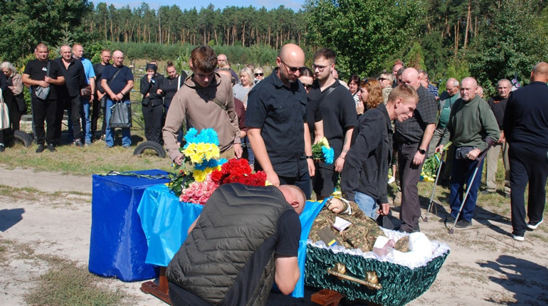 У Шостці попращались з нацгвардійцем, якому назавжди 44 роки