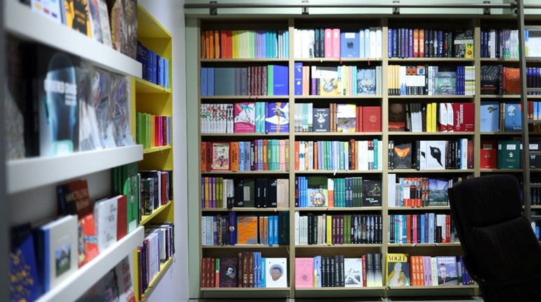 Книги, які дарують сенс: знайомство з книжковим магазином «Сенс»