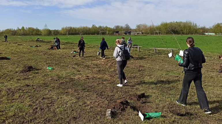 На Глухівщині місцеві жителі створили сад Перемоги з груш та яблунь