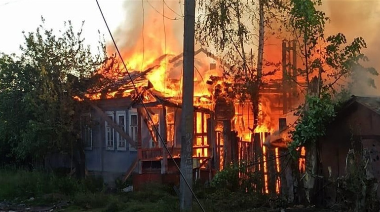У Середино-Буді через обстріли росіян вирують пожежі (фото)