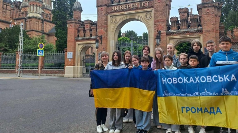 Школярі з Новокаховської громади відпочили на Буковині